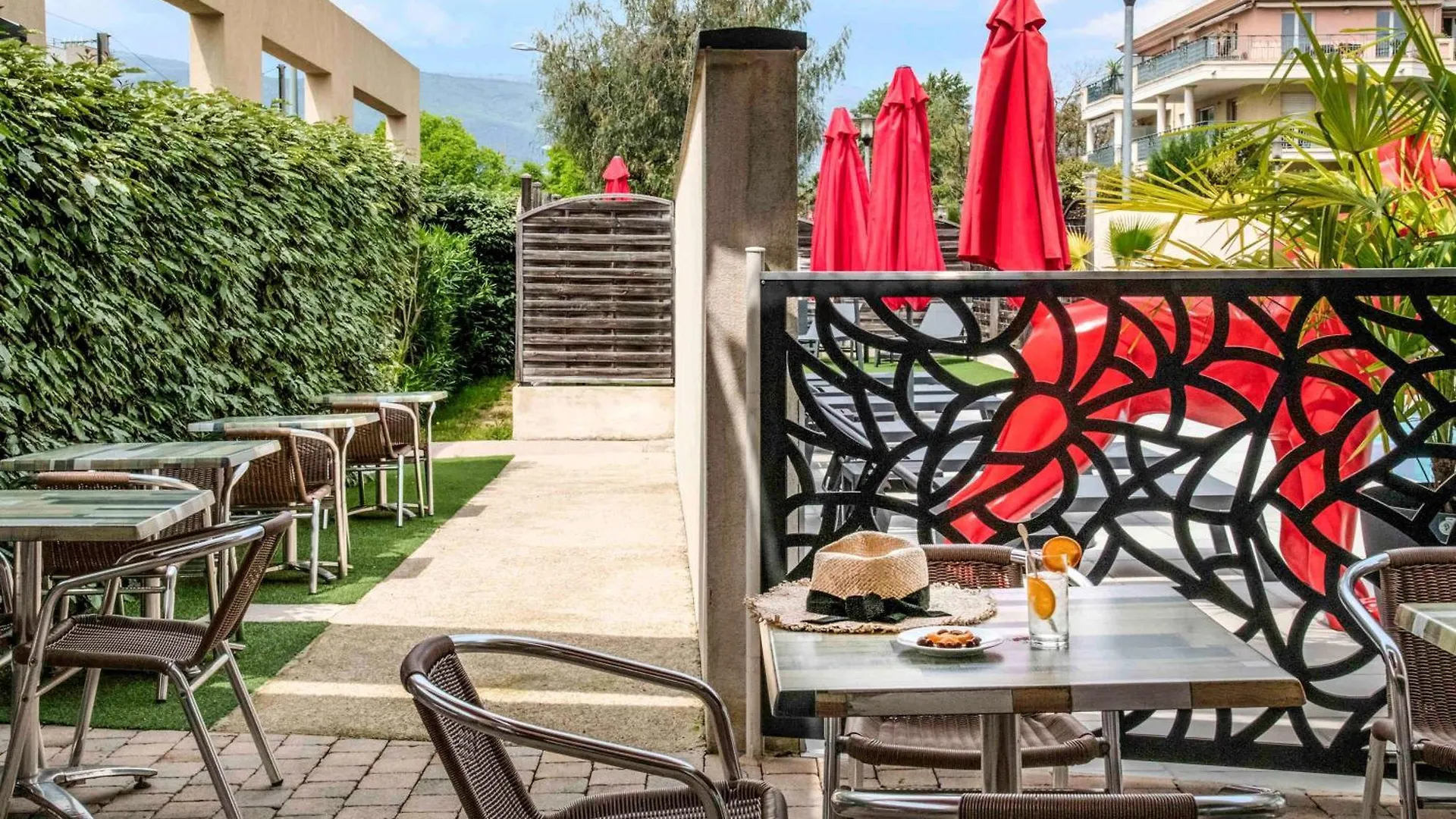 Ibis Cannes Mouans Sartoux Piscine Parking Gratuit 3*, Mouans-Sartoux