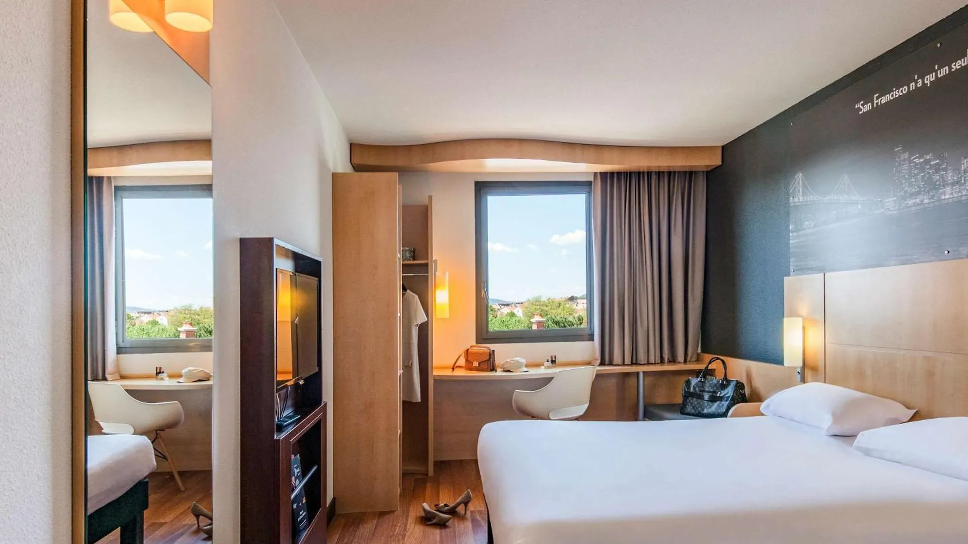 Hotel Ibis Cannes Mouans Sartoux Piscine Parking Gratuit